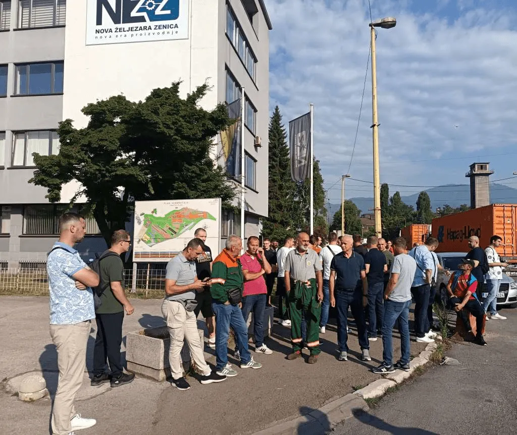 Počeo protest radnika Toplane Zenica zbog kašnjenja plaće i neizvjesne sudbine
