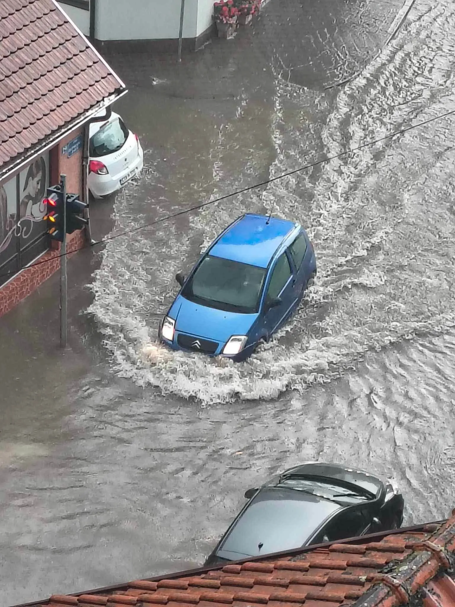 (VIDEO) Nevrijeme potopilo Zvornik, na ulicama haos, mještani strahuju od klizišta