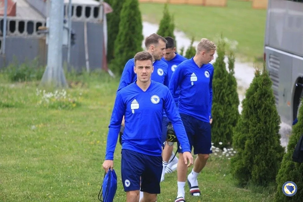 Bivši reprezentativac BiH na stolu ima tri ponude za nastavak karijere