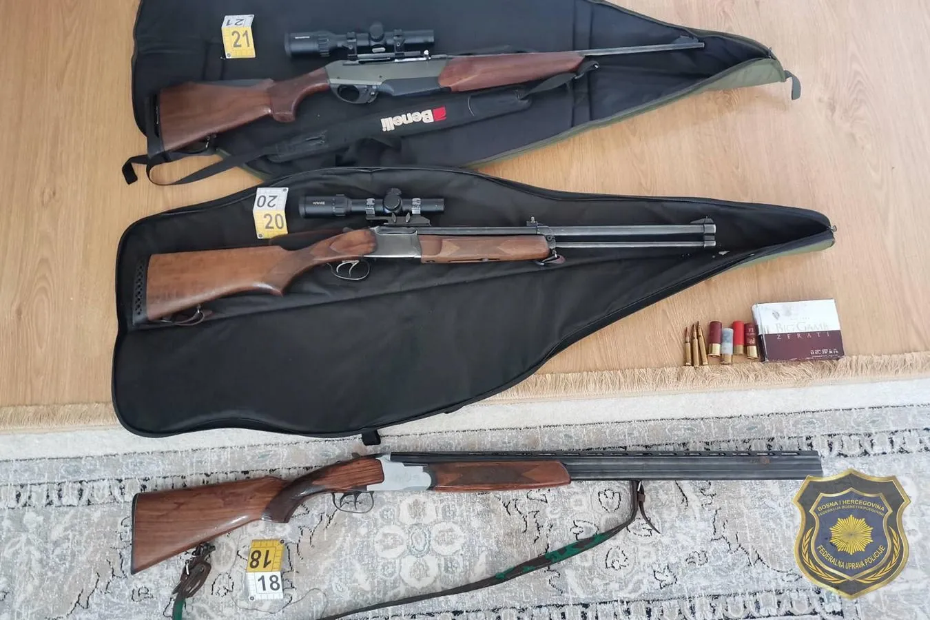 Akcija FUP-a u BiH: Više uhapšenih, zaplijenjen arsenal oružja, novac, fantomke, motorole