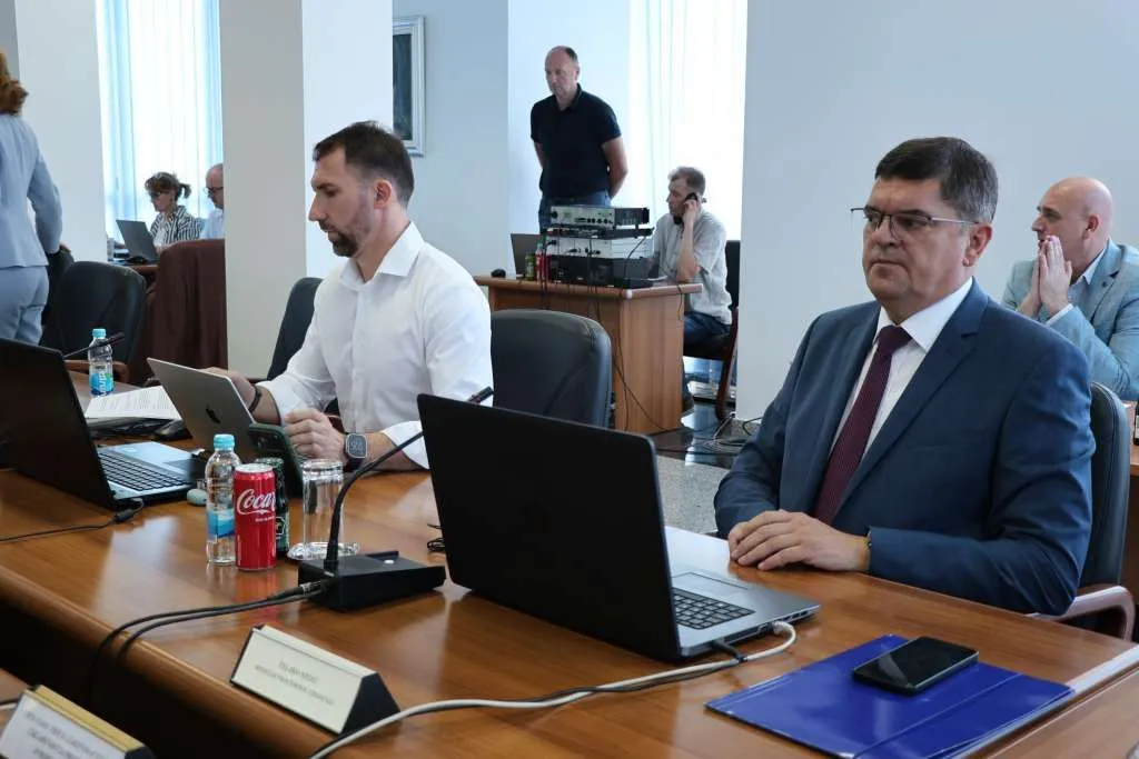 Vlada FBiH u parlamentarnu proceduru uputila izmjene Zakona o roditeljima njegovateljima