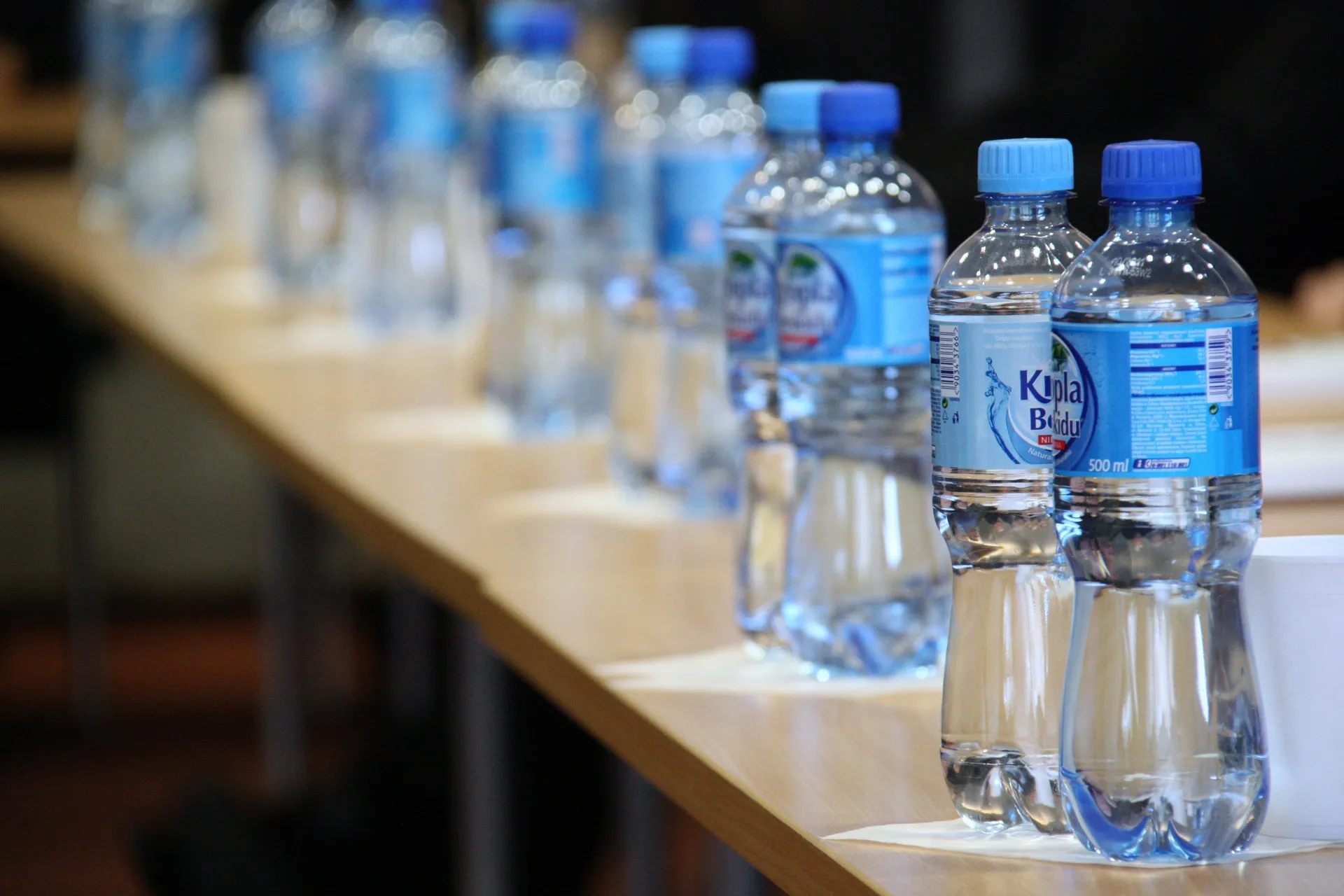 Koliko dugo je sigurno piti vodu iz plastične boce? Stručnjaci upozoravaju na jednu grešku