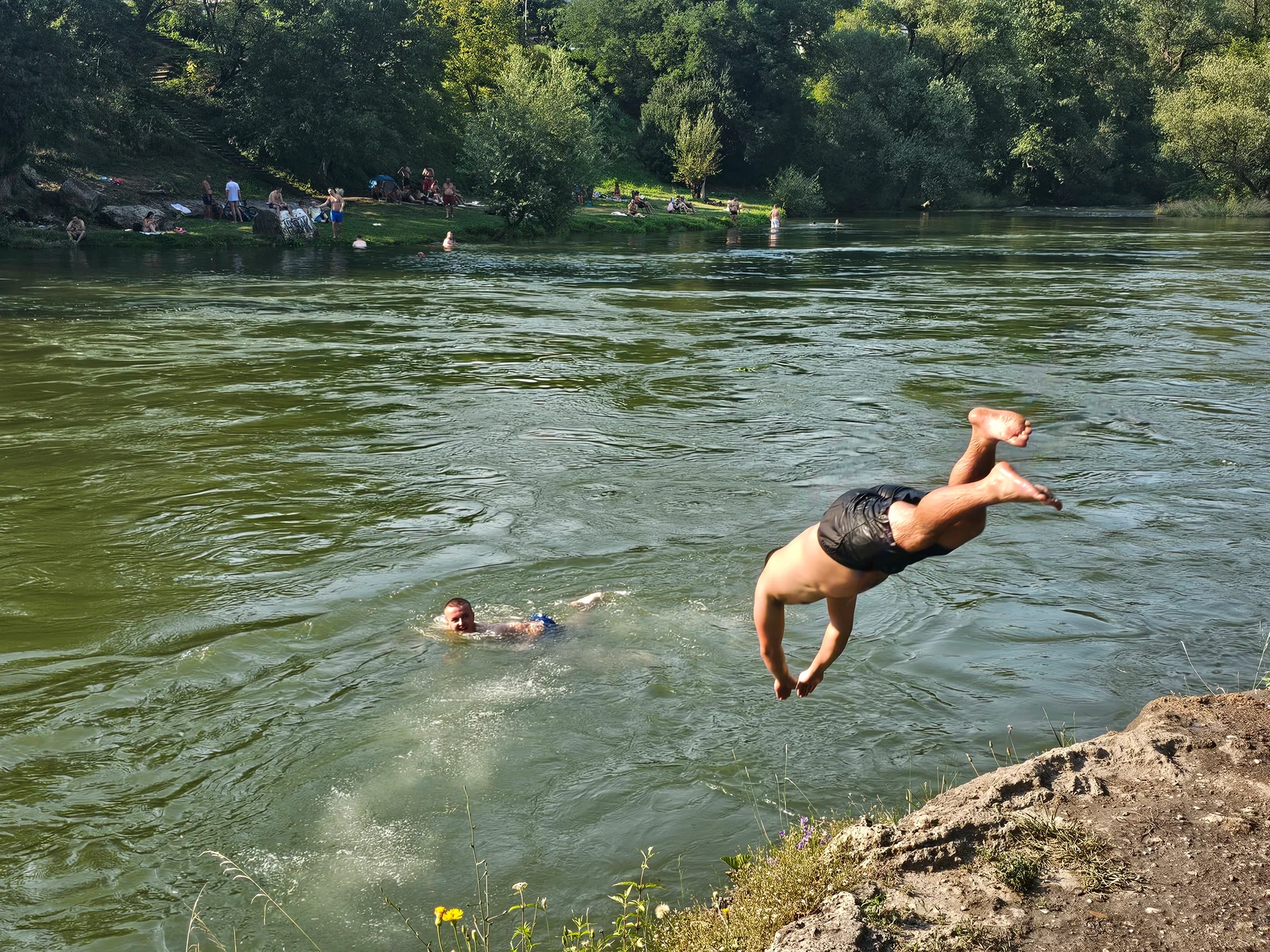 (FOTO) Banjalučanima more nije potrebno, oni imaju svoj hladni Vrbas - slika 4