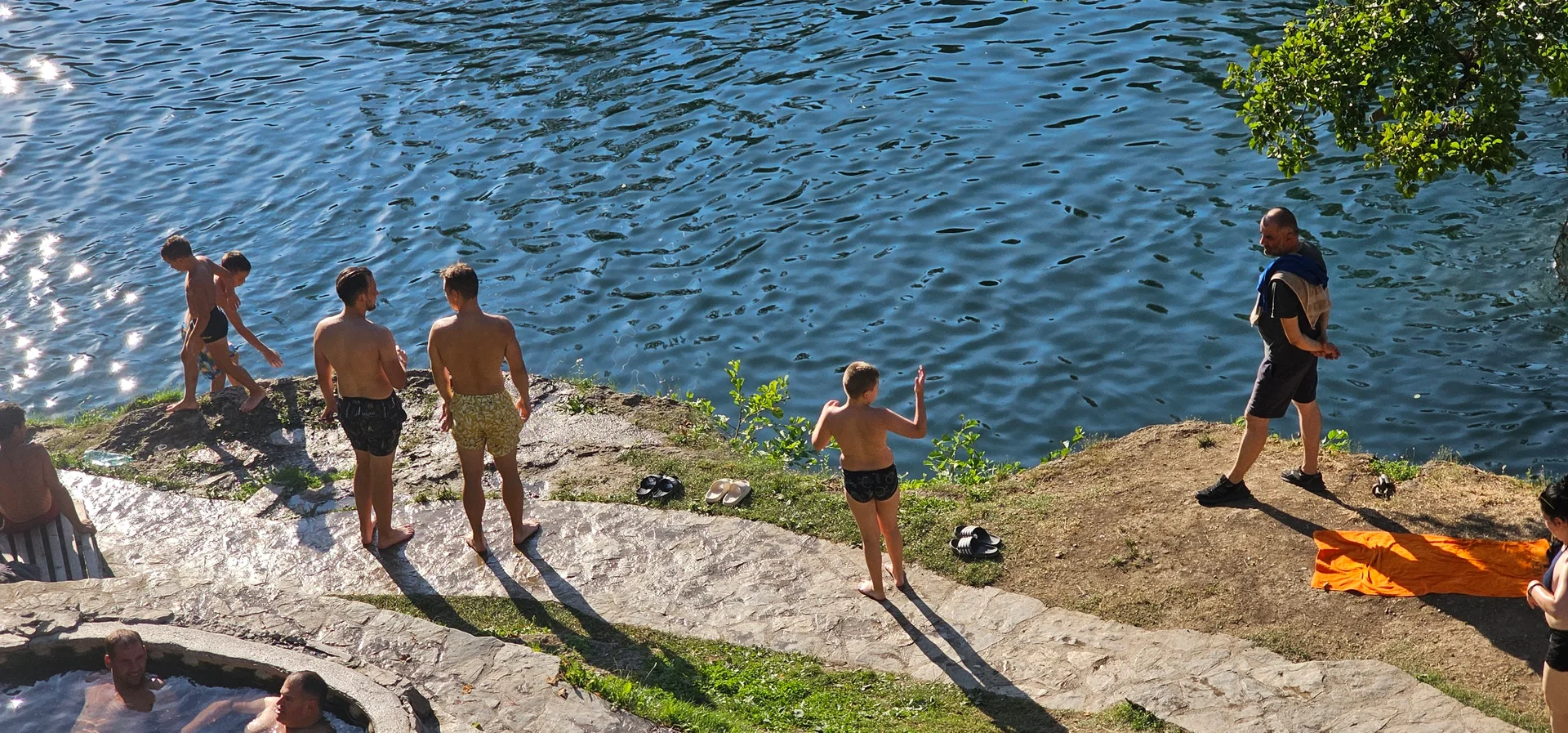 (FOTO) Banjalučanima more nije potrebno, oni imaju svoj hladni Vrbas - slika 2