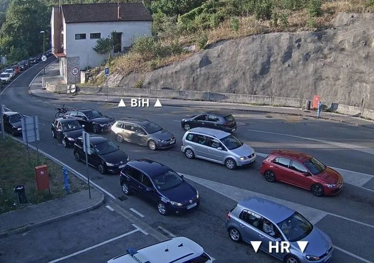 Pojačan promet na izlazu iz BiH, na putevima prema jugu očekuju se gužve