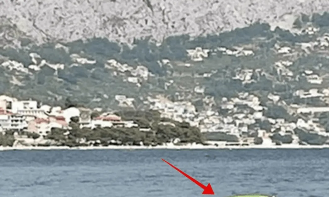 Turist kod Omiša hit na društvenim mrežama: Pogledajte s čim je zaplivao u moru
