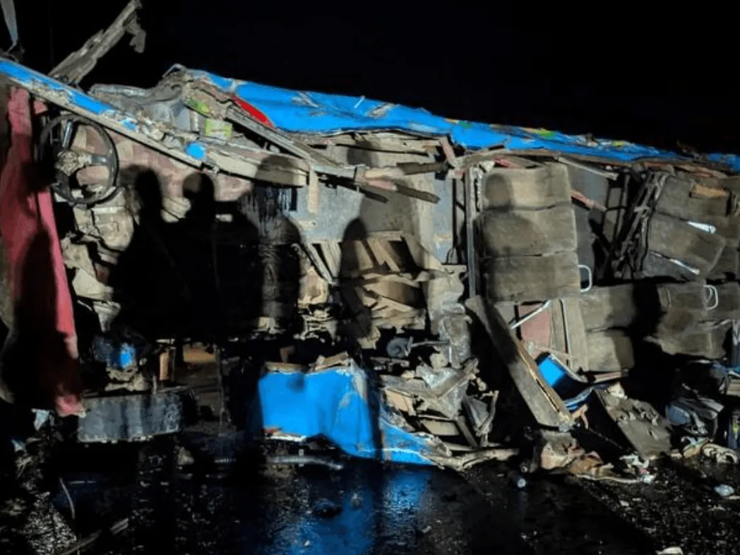 Autobus pun učenika Osnovne škole „Kralj David“ sletio s ceste, 21 osoba poginula