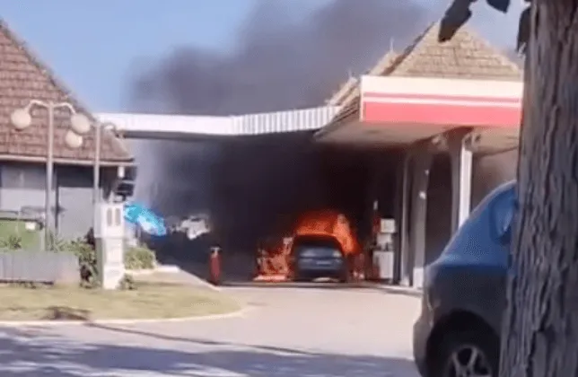 (VIDEO) Zapaljen automobil u Novom Sadu, majka i dijete spašeni brzom reakcijom