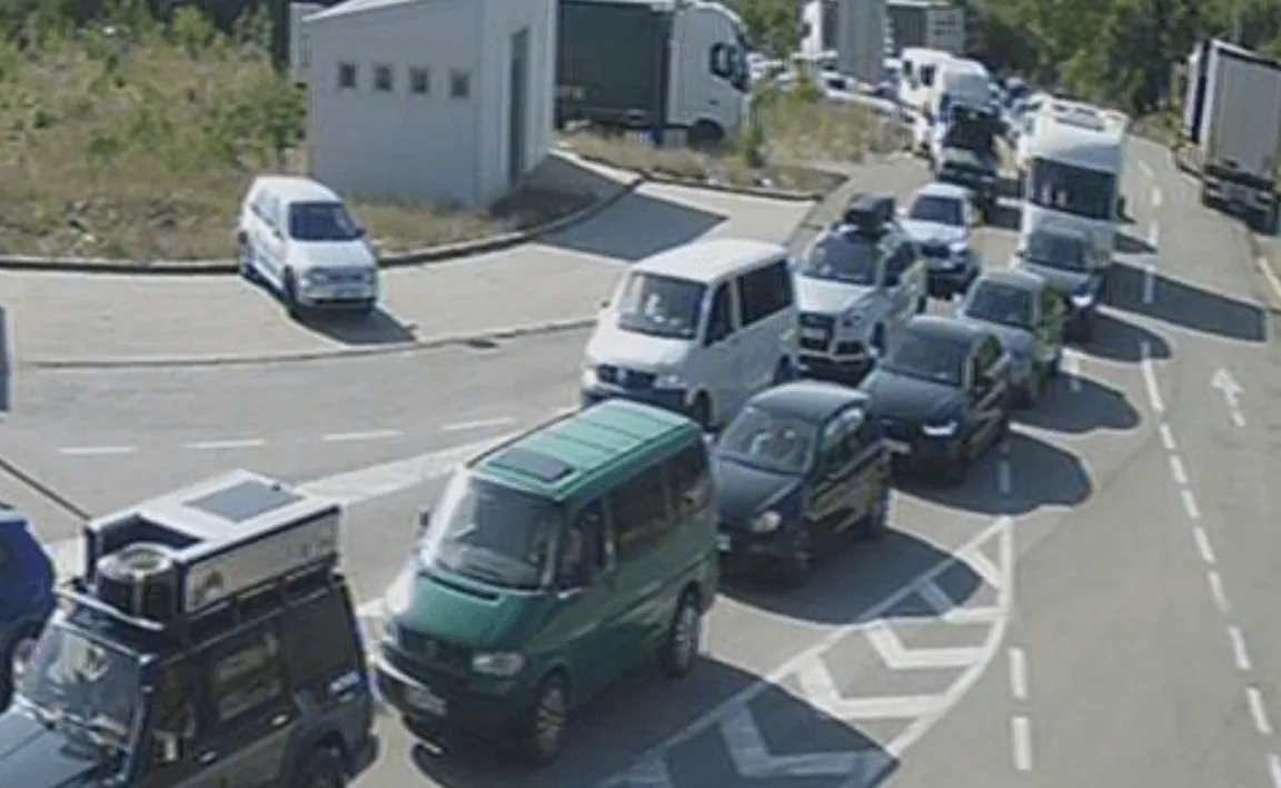 Vrhunac turističke sezone čini svoje, na granicama velike gužve, posebno na dva prelaza