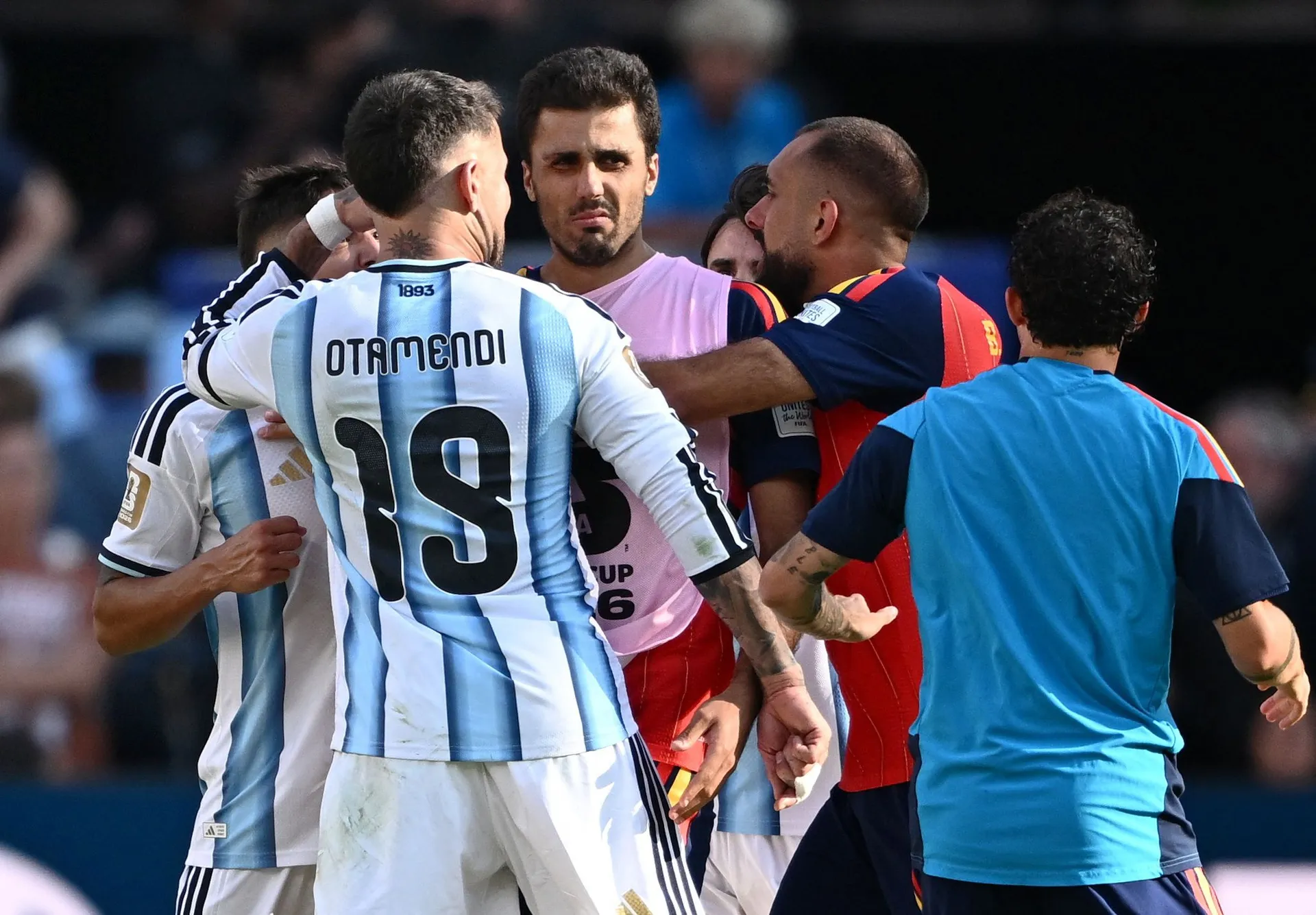 Otamendi bijesan na bivšeg saigrača: Čitavu sedmicu si plakao, kod novinara, kod sudija