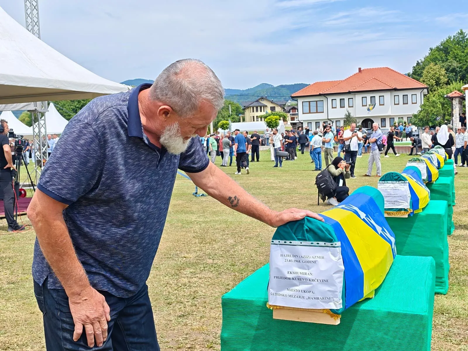 Bijeli nišani kao opomena: Klanjana kolektivna dženaza u Kamičanima za pet žrtava - slika 2