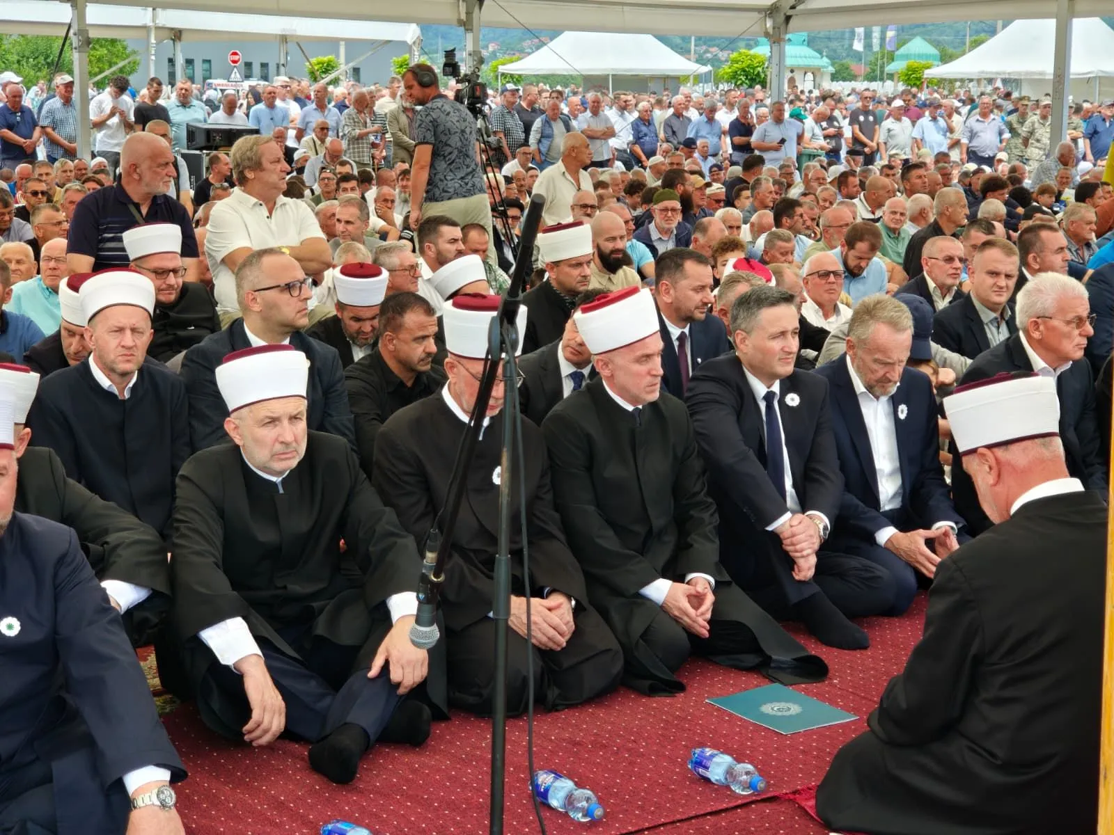 Bijeli nišani kao opomena: Klanjana kolektivna dženaza u Kamičanima za pet žrtava - slika 4