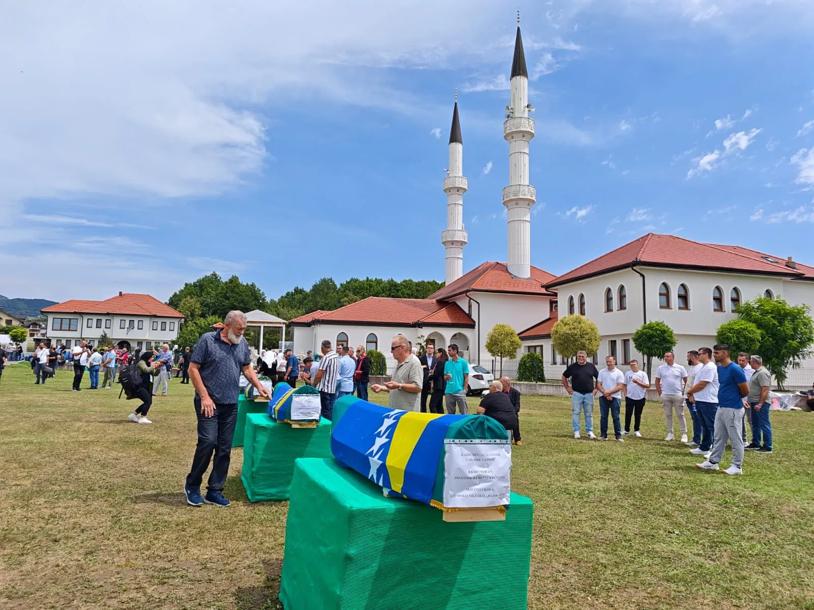 Bijeli nišani kao opomena: Klanjana kolektivna dženaza u Kamičanima za pet žrtava - slika 7