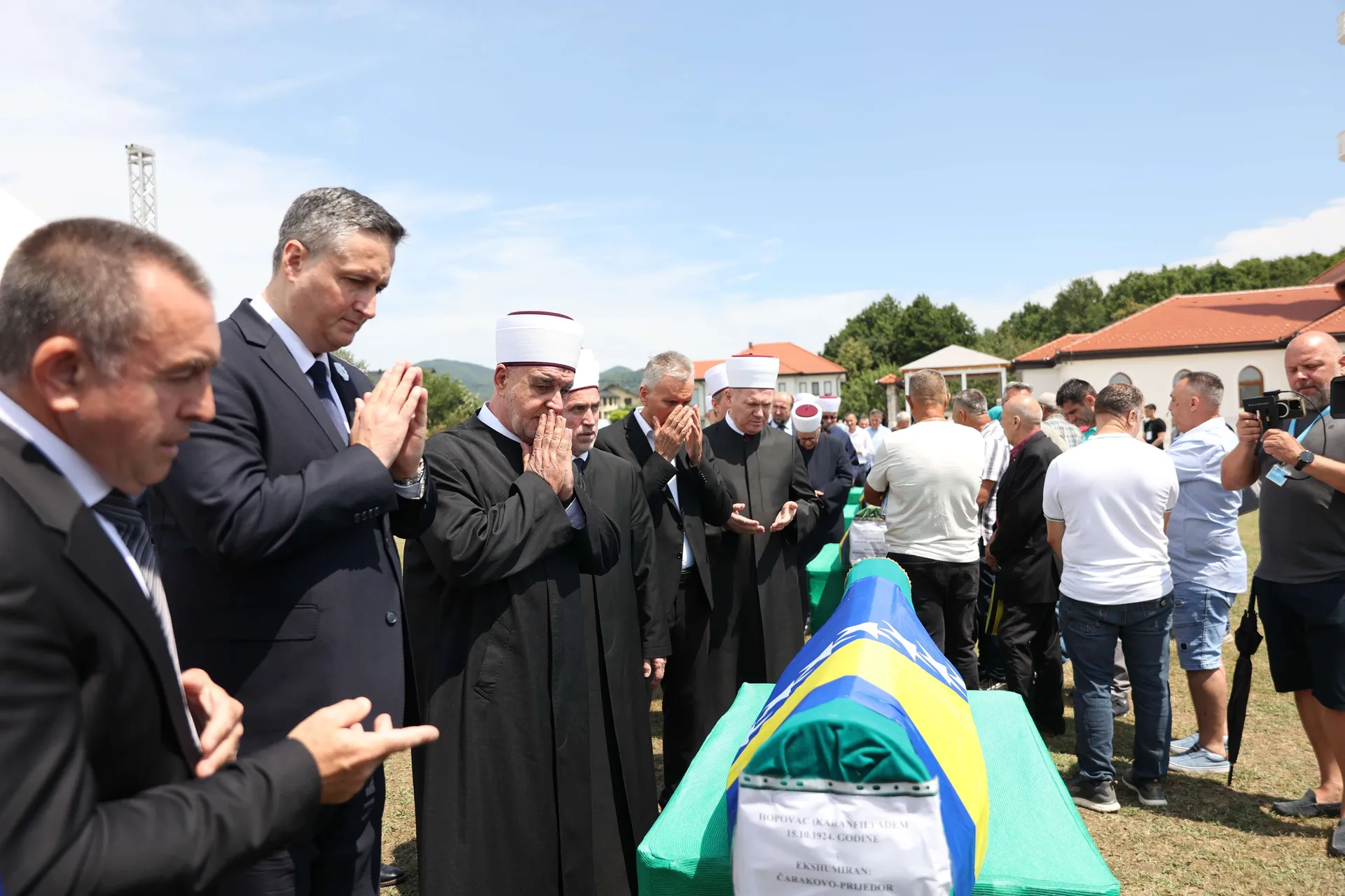 Tri decenije čekanja na dostojanstven ukop: U Kamičanima ispraćeno pet prijedorskih žrtava