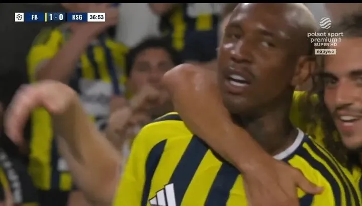 (VIDEO) Napadač Fenerbahcea postigao je najljepši gol večeri u Ligi prvaka