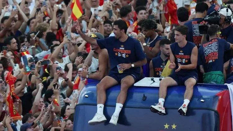 Španija dočekala svetske prvake: Fijesta za pamćenje u Madridu - u fotografijama