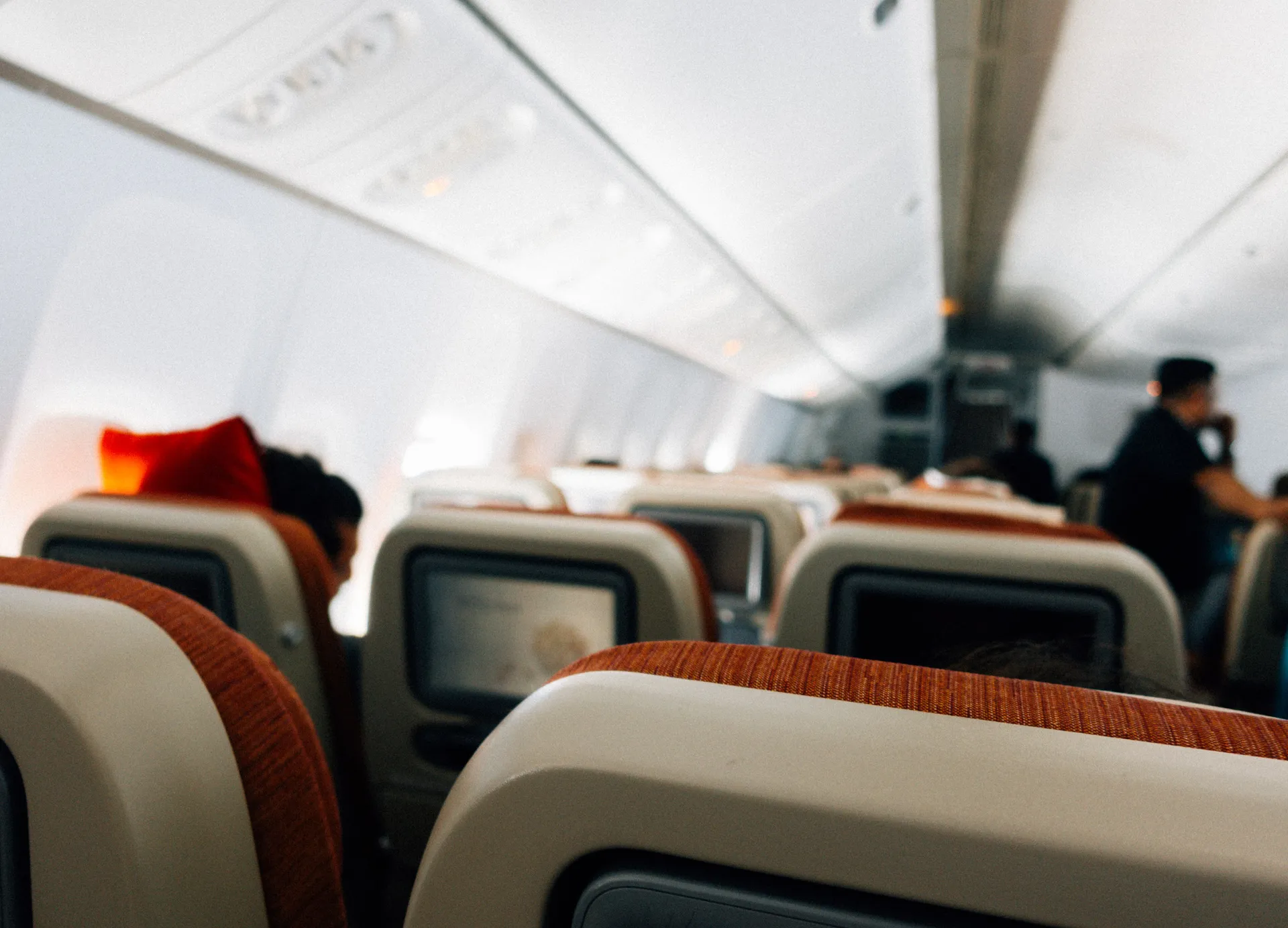 Nosite crne čarape u avionu? Bivši stjuard upozorava zašto to ne biste trebali raditi