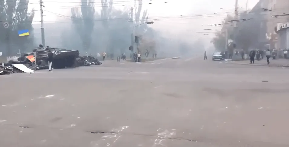 Novi komandant vojske Ukrajine proslavio se videom gdje transporterom ruši rusku barikadu