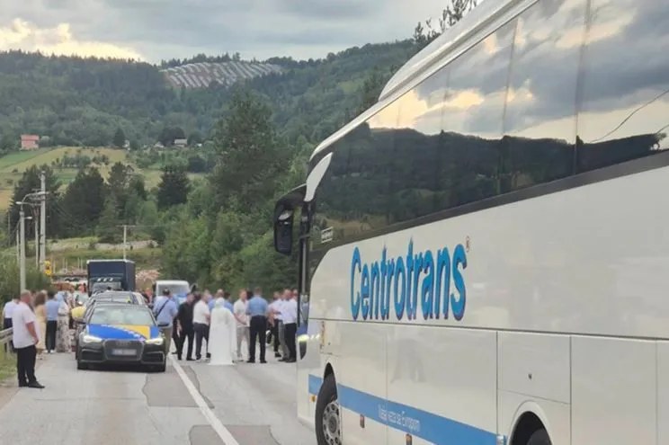 Objavljen snimak tučnjave koji je blokirao saobraćaj na putu Sarajevo - Sokolac