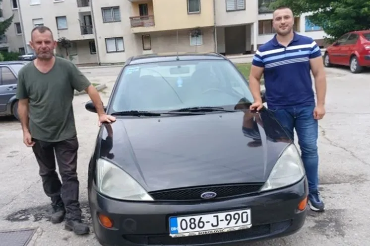 Priča  iz BiH: Vatra mu "progutala" Polo, komšija ga obradovao novim automobilom