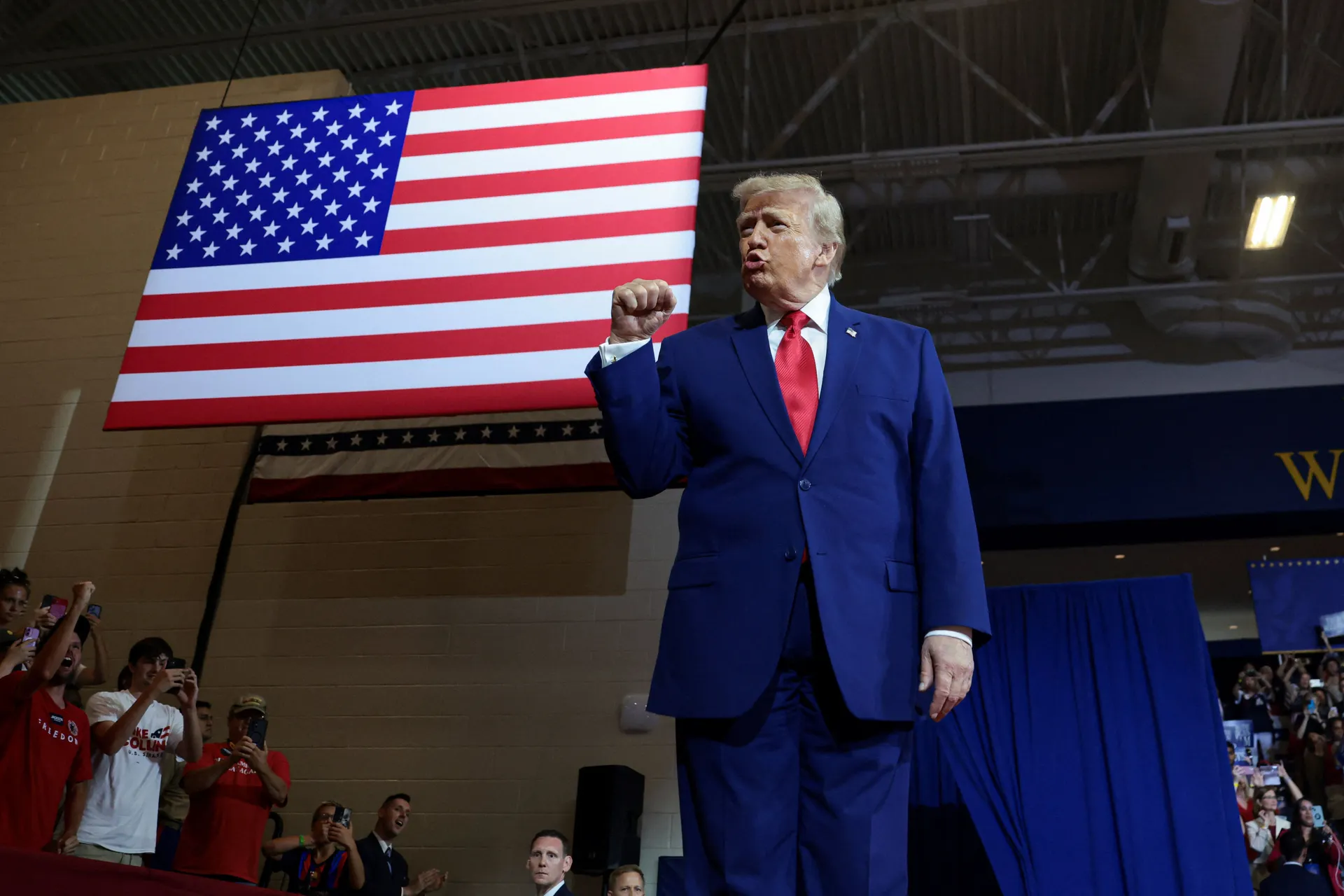 U SAD-u izglasana rezolucija kojom se Trumpu ograničavaju ovlasti u ratu u Iranu