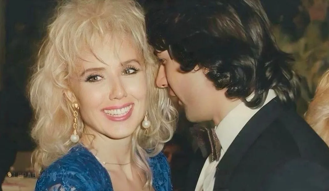 Lepa Brena otvorila porodični album i Bobi uputila emotivnu rođendansku čestitku
