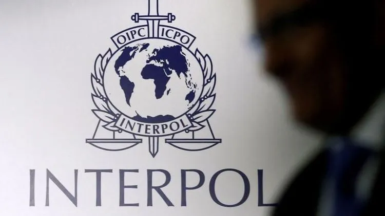 Kad i kako Interpol raspisuje poternicu