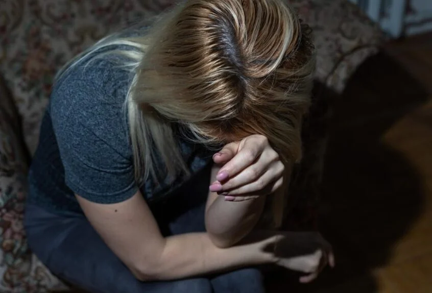Muškarac iz Živinica brutalno pretukao djevojku, svjedoci tvrde da je imala strašne modrice