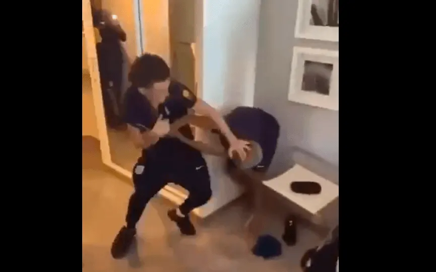 (VIDEO) Mladi reprezentativci Engleske se tukli u hotelu, saigrači navijali i sve snimali