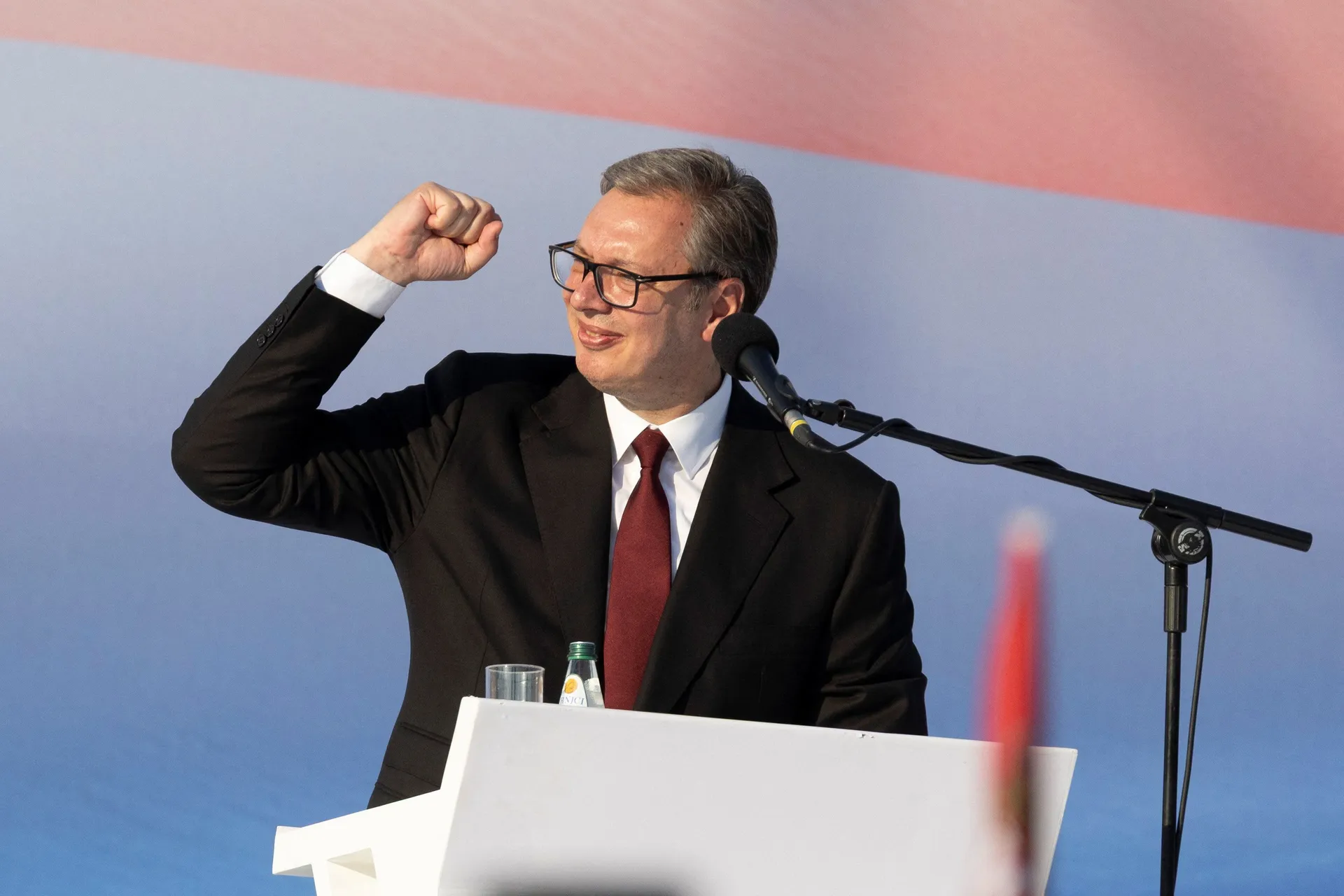 Vučić tvrdi da SAD privremeno ukida carine na uvoz robe iz Srbije