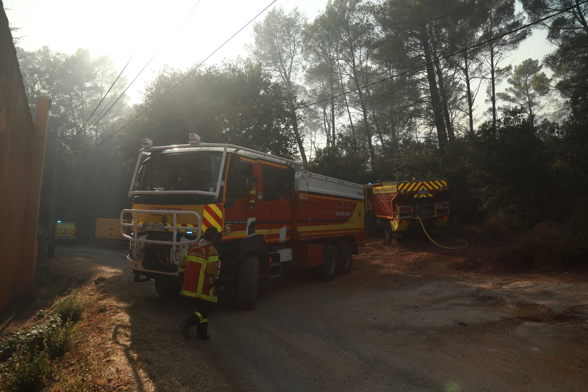 COTIGNAC, FRANCUSKA - 24. JULI 2026: Vatrogasci su nastavili napore da obuzdaju šumski požar koji je izbio u blizini grada Cotignaca na jugu Francuske u četvrtak, 23. jula. ( Mohamad Salaheldin Abdelghani Alsayed - Anadolu Agency )