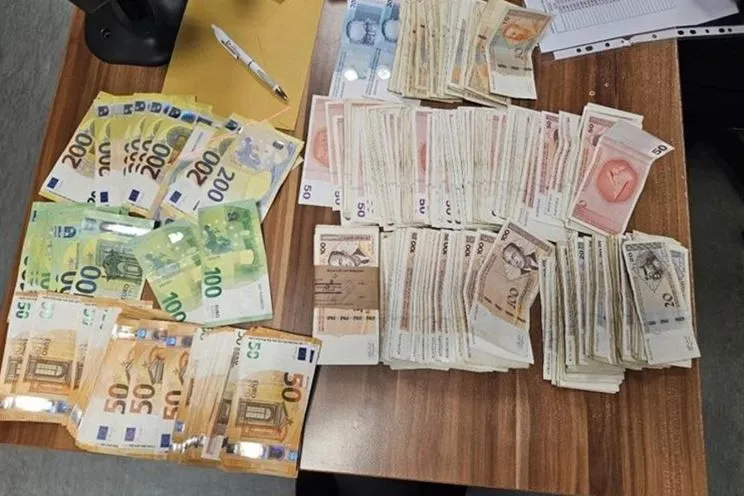 Vozač iz BiH na granici s Hrvatskom uhvaćen sa gomilom keša, rigorozno je kažnjen