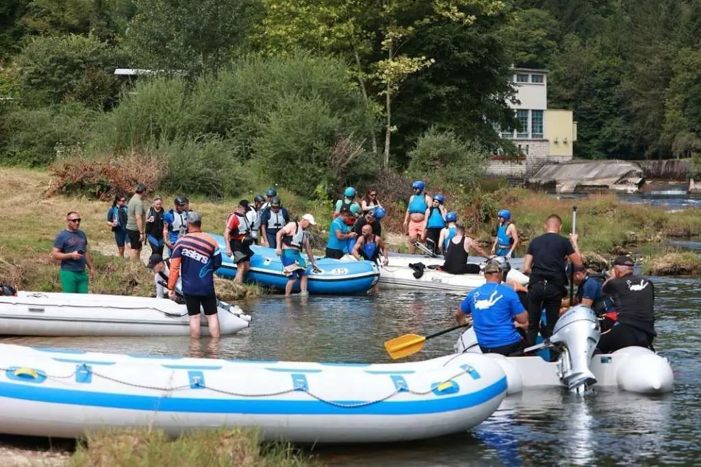 Stotine raftera plove posljednju etapu, Una regata privodi kraju trodnevnu avanturu
