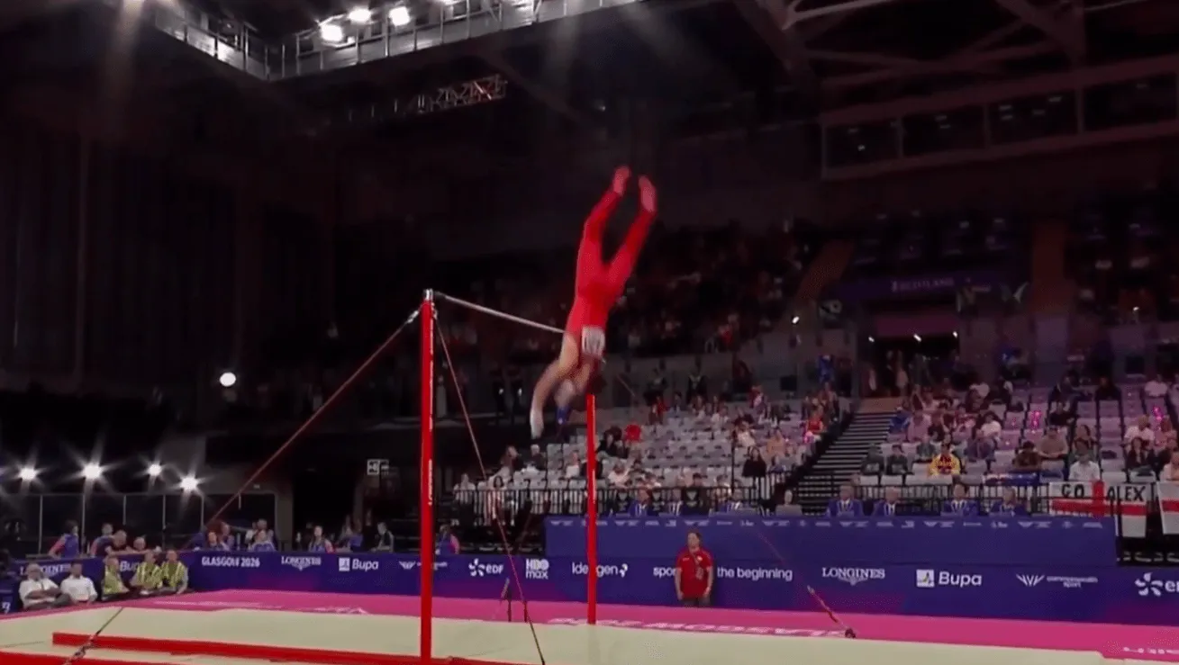 (VIDEO) Horor u dvorani: Mladi gimnastičar pao na glavu, takmičenje prekinuto...