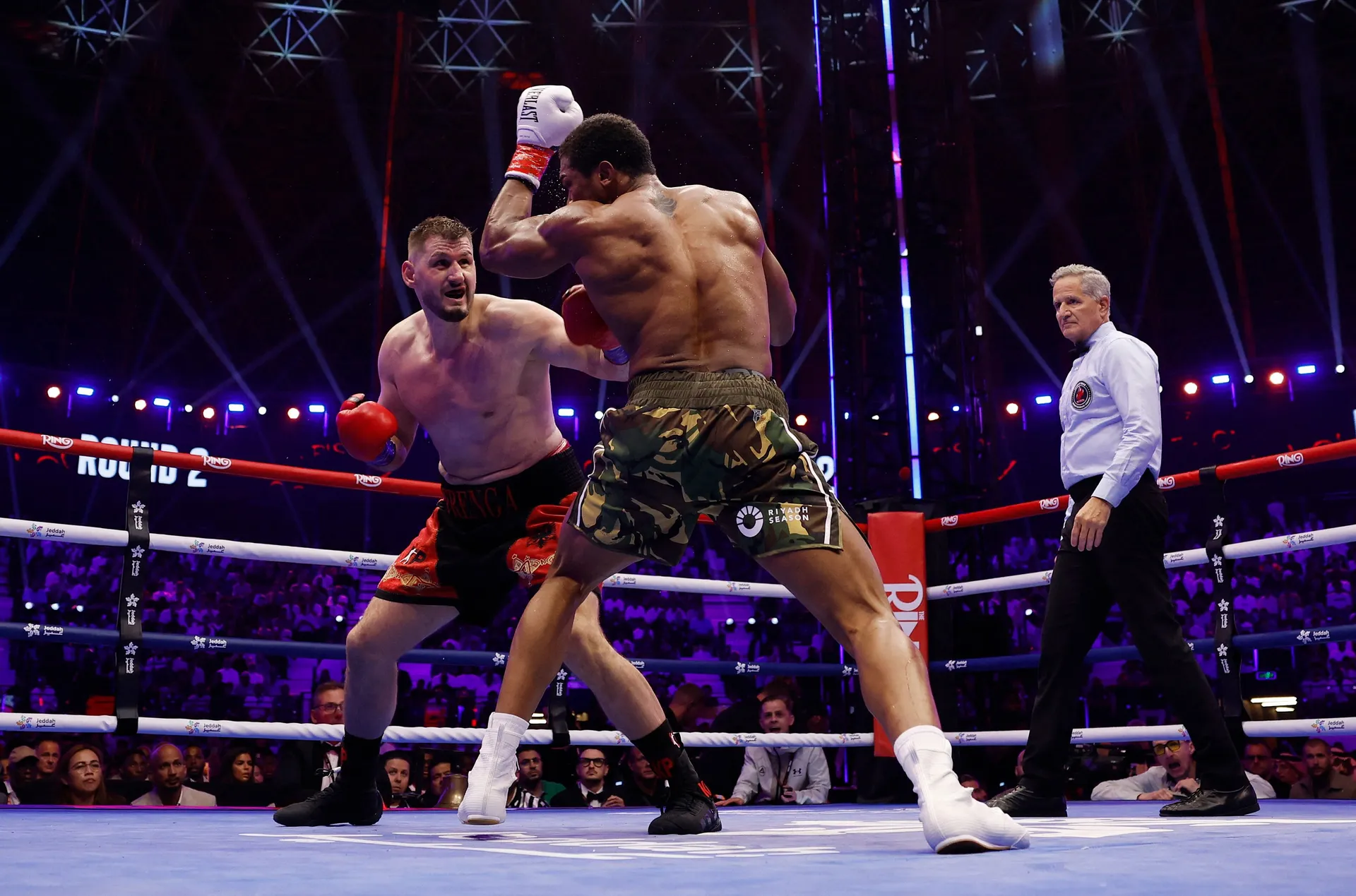 Kakav meč! Anthony Joshua dva puta padao u prvoj rundi, pa nokautirao protivnika