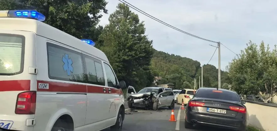 (FOTO) Nova teška saobraćajna nesreća u BiH, vozila gotovo smrskana
