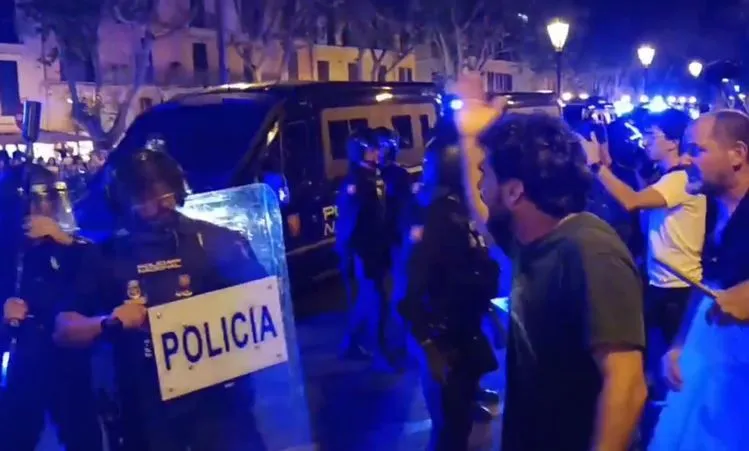 Na Mallorci ponovno protesti protiv turista, traže ograničenje dolazaka