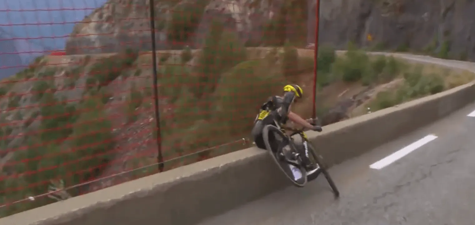 (VIDEO) SEKUNDE OD TRAGEDIJE: Sepp Kuss zamalo pao u provaliju na Tour de Franceu!