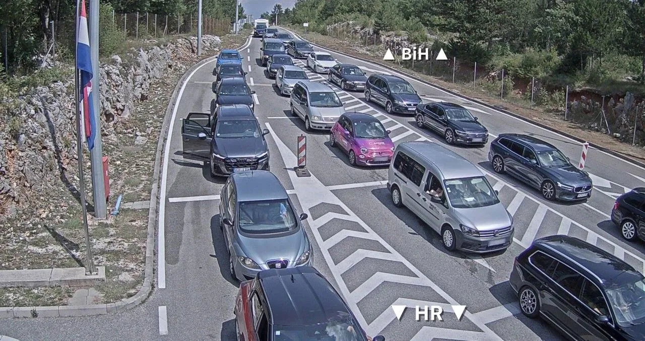 Velike gužve na granicama BiH, na nekoliko prelaza kolone u oba smjera
