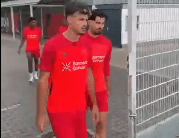 Dok se priča o transferu, Kerim Alajbegović se jutros pojavio na treningu Bayera