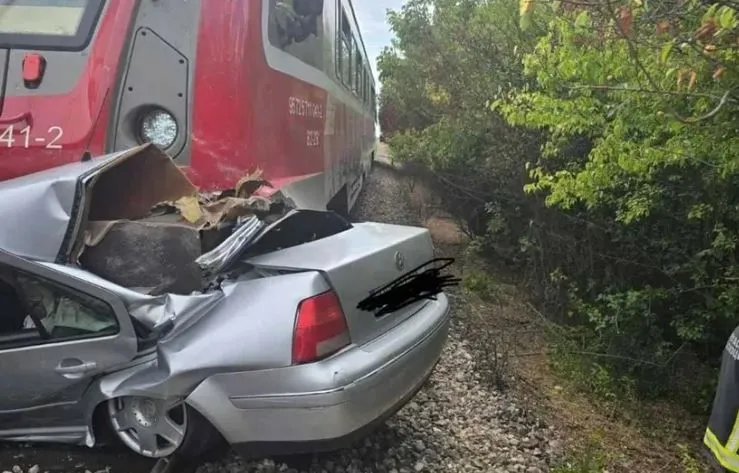 Tragedija u bh. komšiluku, voz udario automobil, stradali majka i dijete