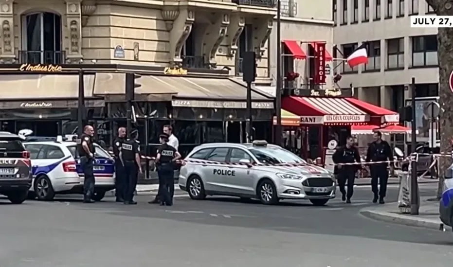 Napad nožem u Parizu, muškarac izbo tri žene, policajac ga svladao