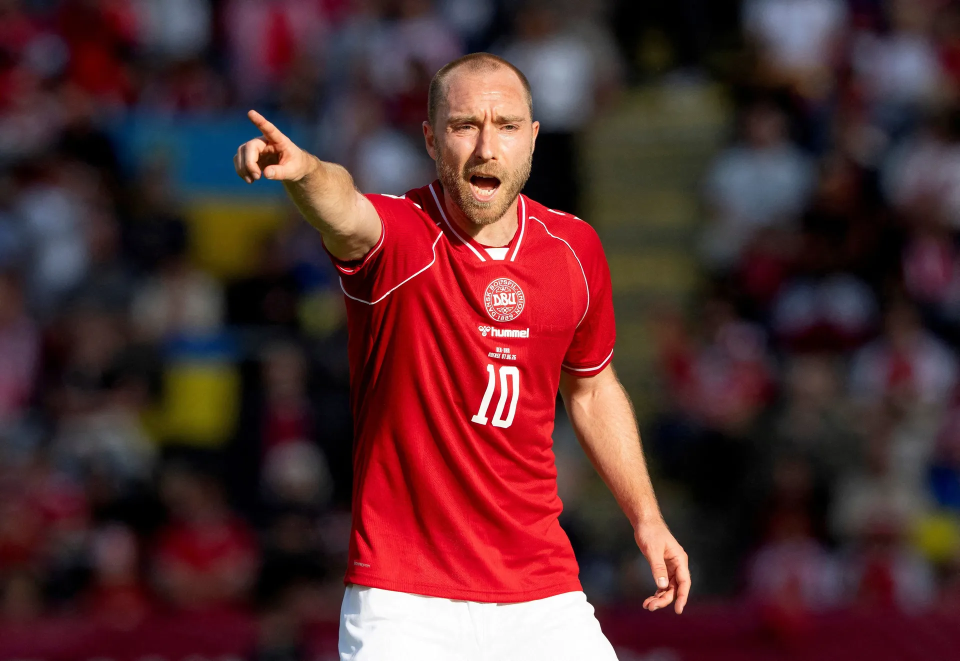 Eriksen ne odustaje, dva puta je kolabirao na terenu, ali se ponovo vraća