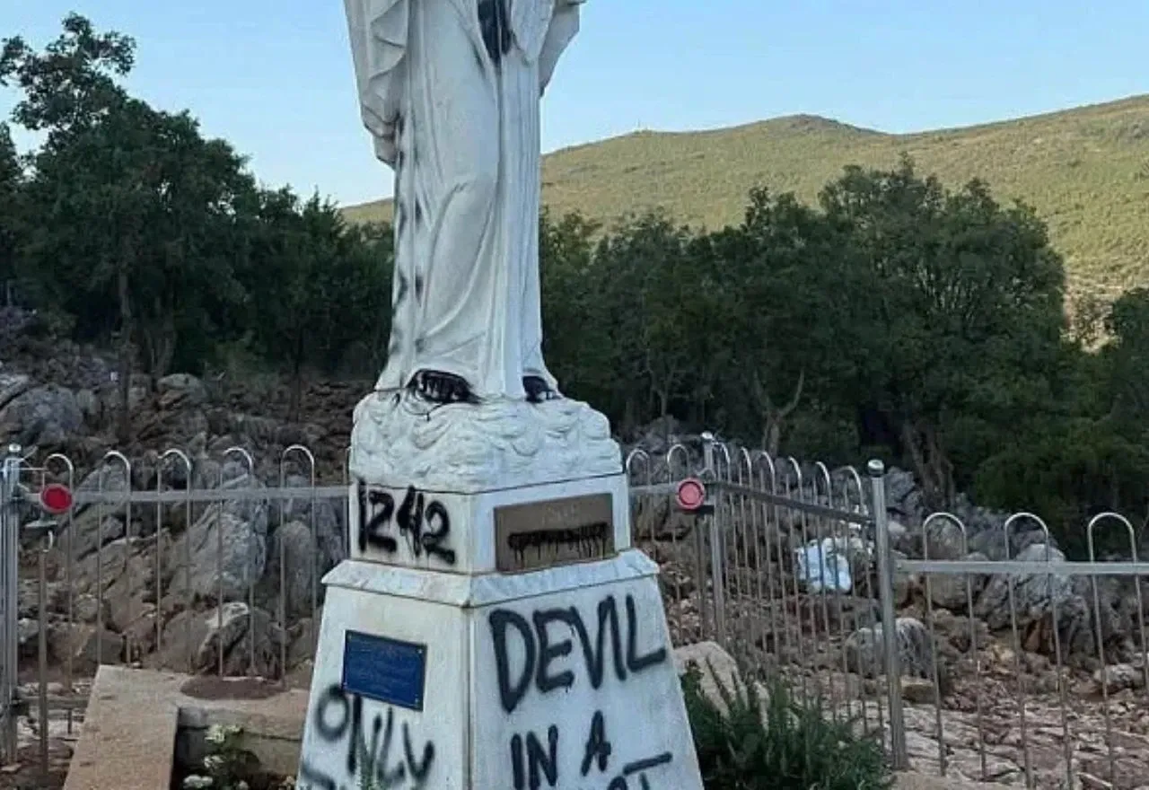 Šta znači poruka "IZ42" koju je vandal iz Poljske ispisao na spomeniku Gospi u Međugorju?