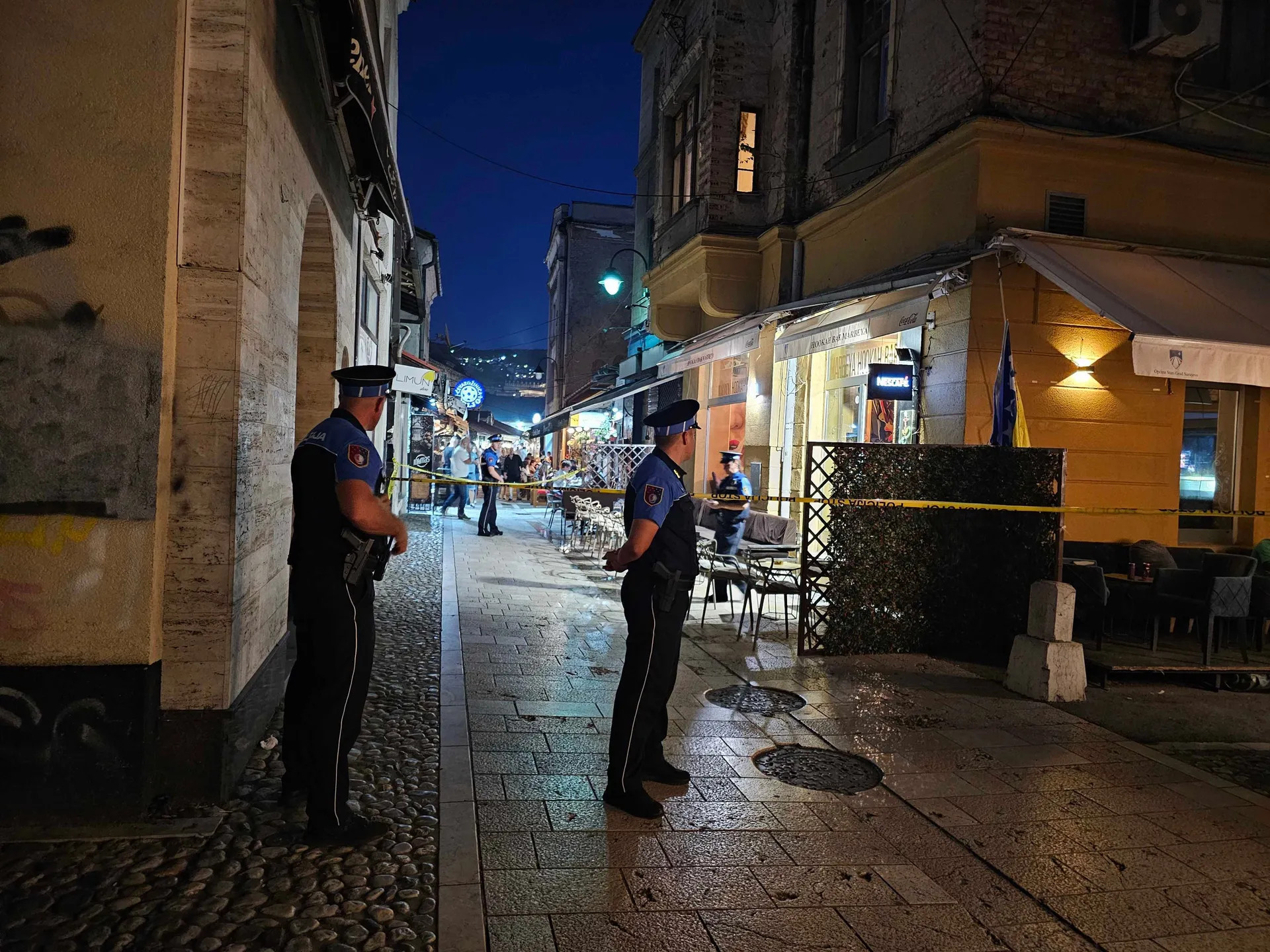 Prve informacije sa mjesta pucnjave: Napadač bježao kroz prolaze, policija na terenu