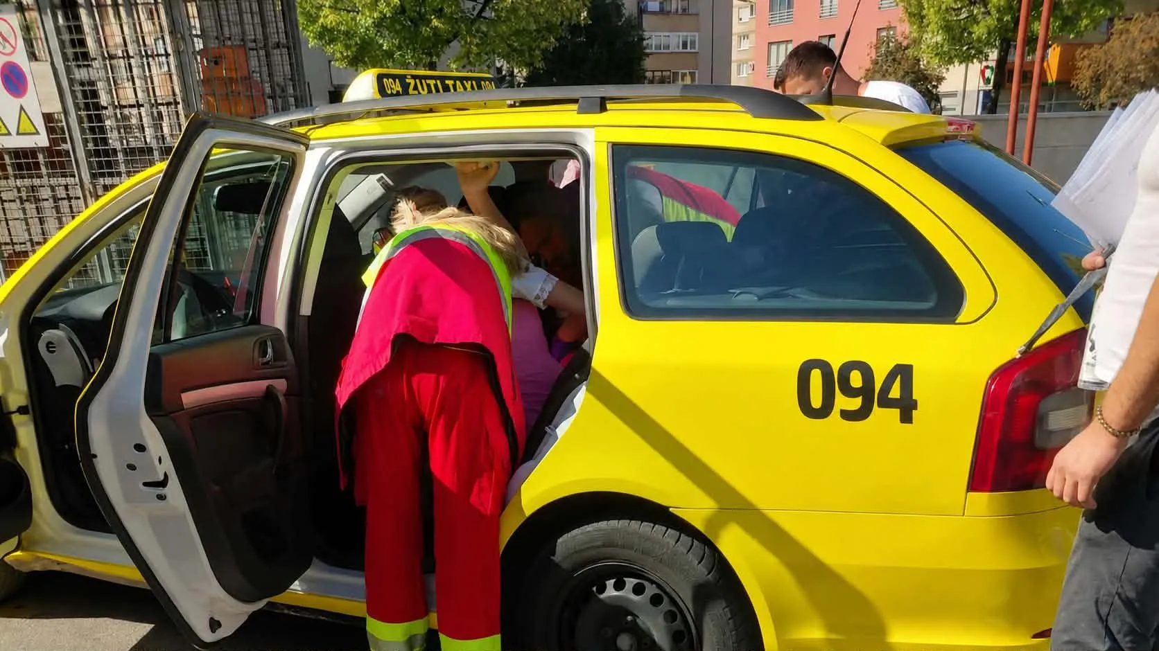 Nesvakidašnja situacija u Sarajevu: Žena se porodila u taksi vozilu