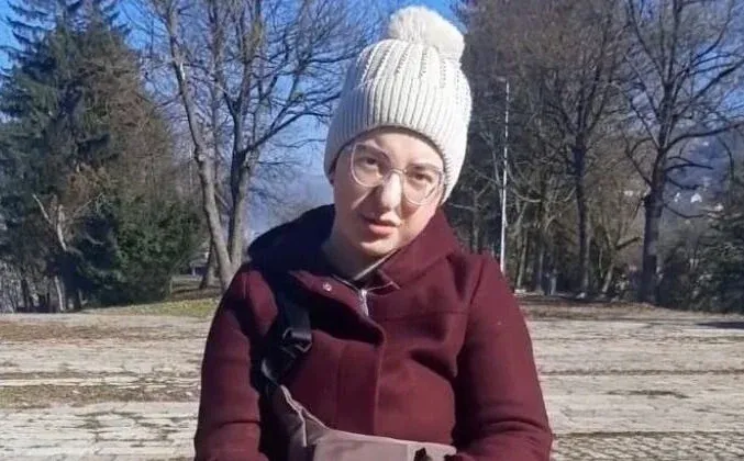 Adna iz Sarajeva od rođenja živi u bolovima - treba joj naša pomoć da ode na operaciju