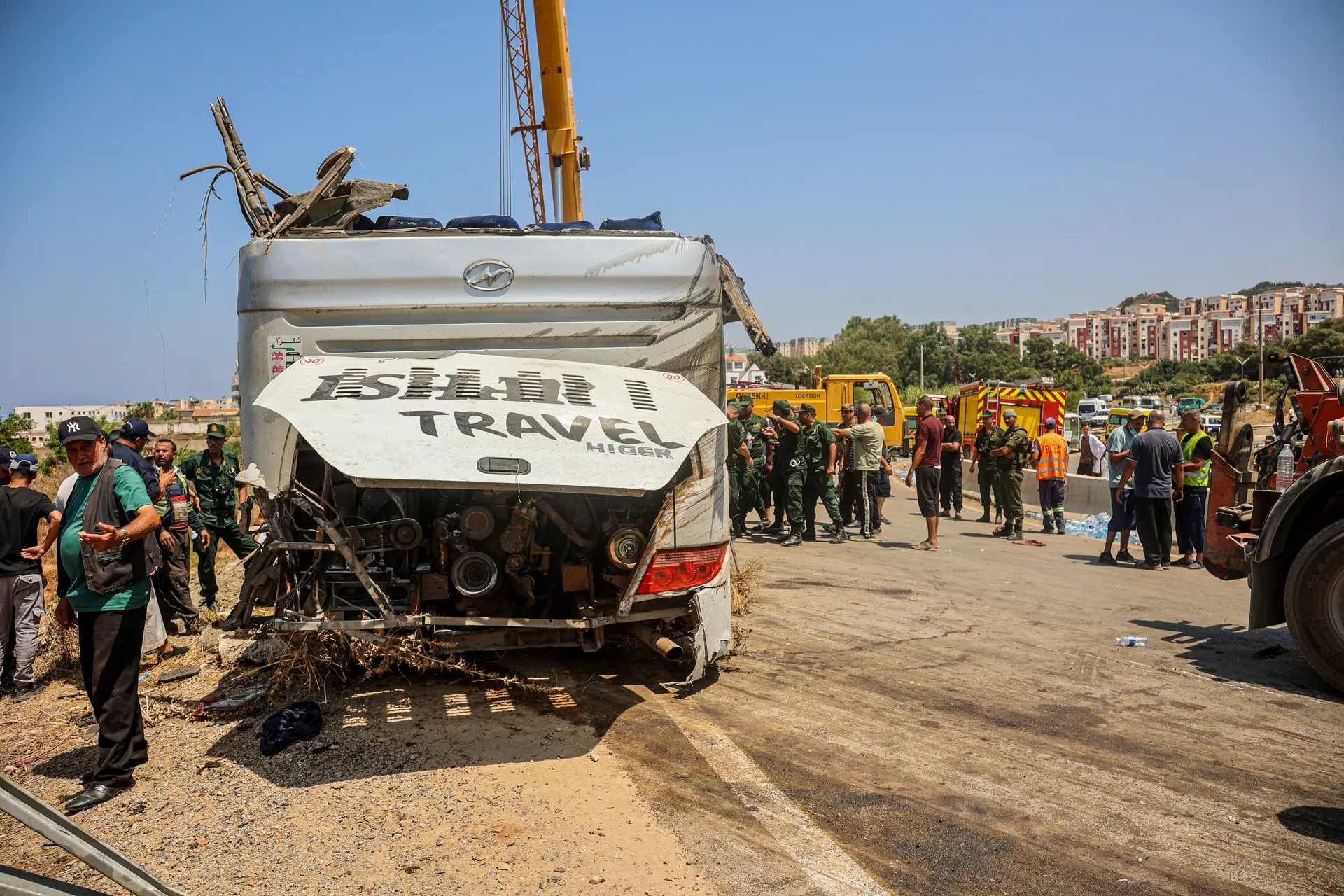 SETIF, ALŽIR - 31. JULI: Najmanje 25 osoba poginulo je, a 44 su povrijeđene nakon što je putnički autobus u petak sletio s ceste i prevrnuo se u pokrajini Boumerdes na sjeveru Alžira, saopćila je alžirska Civilna zaštita. ( Hamza Zait - Anadolu Agency )
