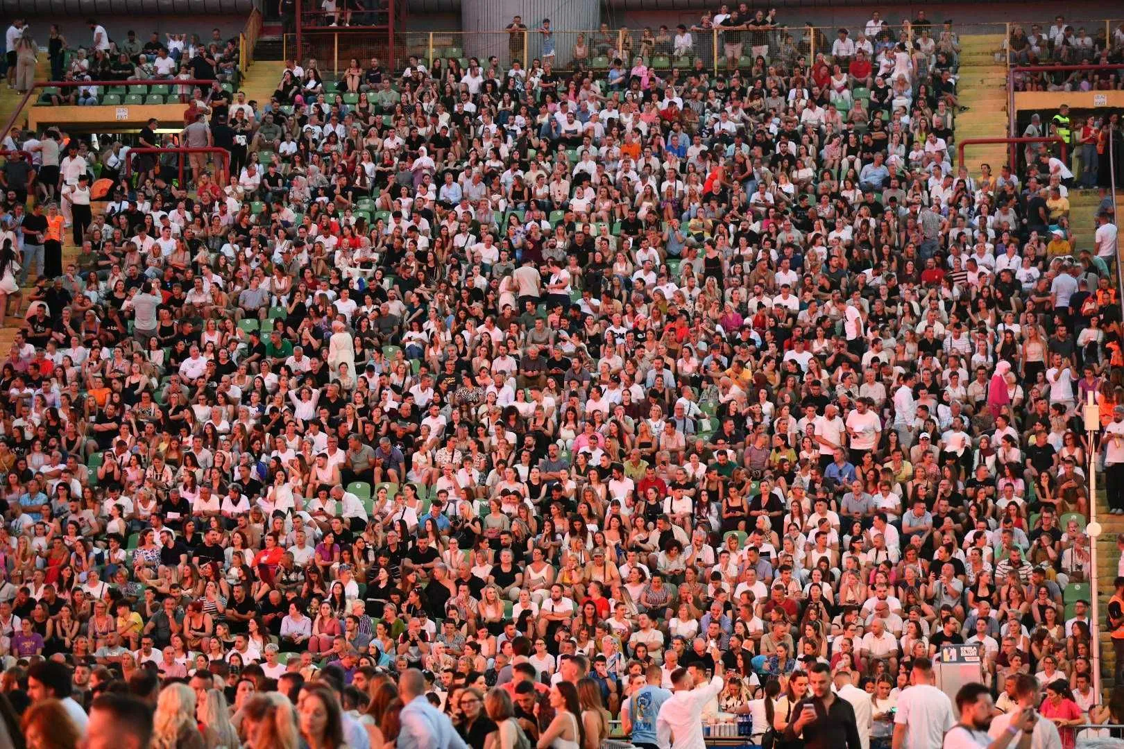 Stadion pun, još se čeka jedan čovjek da počne spektakl: Pogledajte atmosferu pred koncert