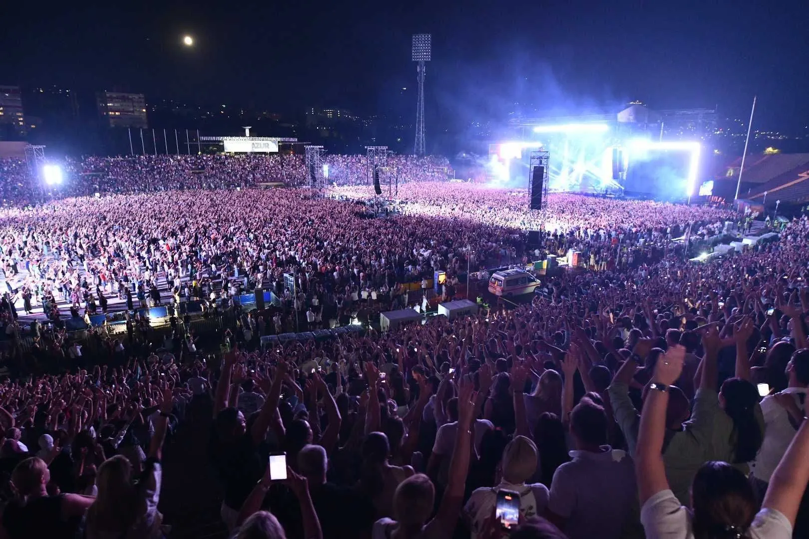 Dino Merlin ugostio Ivanu Banfić na Koševu, zajedno izveli bezvremenski hit "Godinama"